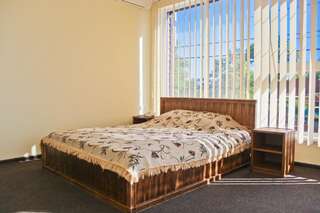 Мини-отель Отель Ковбой Одесса Улучшенный двухместный номер с 1 кроватью и видом на море-3