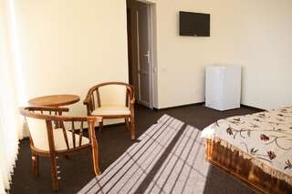 Мини-отель Отель Ковбой Одесса Улучшенный двухместный номер с 1 кроватью и видом на море-4