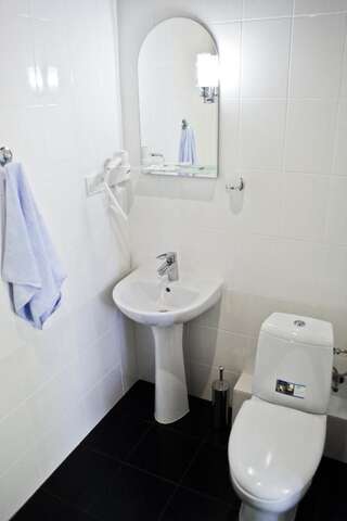 Мини-отель Отель Ковбой Одесса Стандартный двухместный номер с 1 кроватью-11